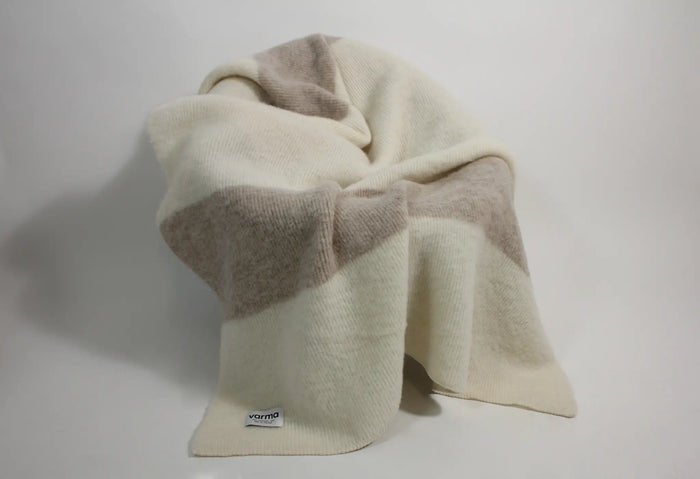 blanket made in iceland with icelandic wool