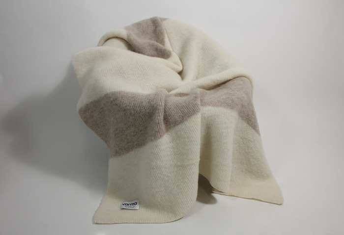 blanket made in iceland with icelandic wool