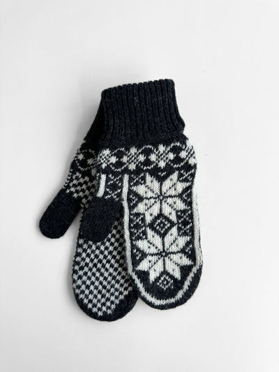 Varma 8 Petal Rose Mittens