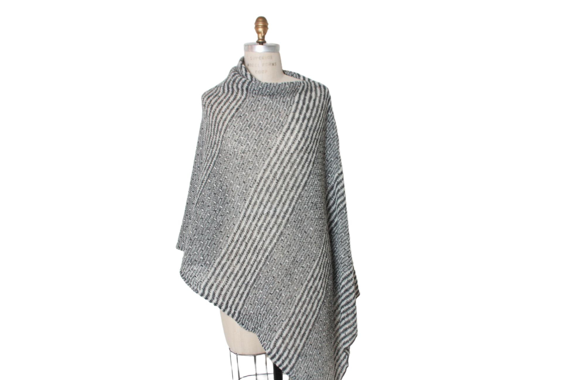 Lotta - Light Poncho (100% Icelandic Wool)