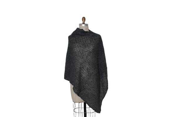 Lotta - Light Poncho (100% Icelandic Wool)
