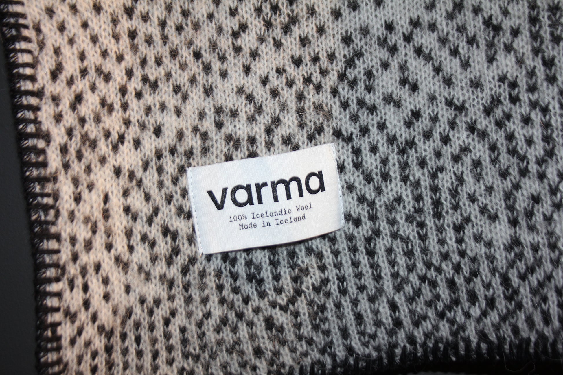 Varma Puffin Blanket