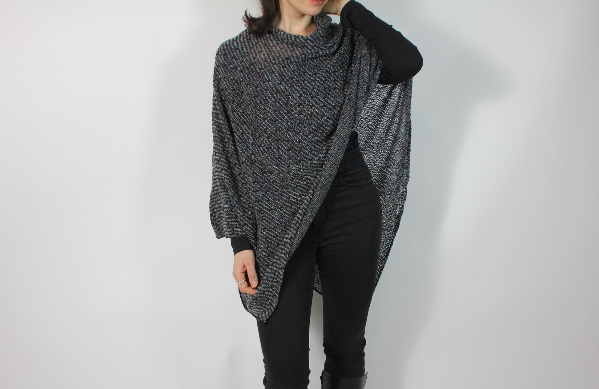Lotta - Light Poncho (100% Icelandic Wool)