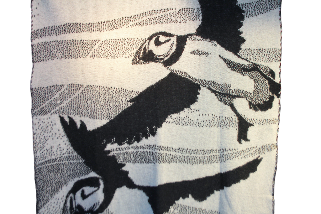 Varma Puffin Blanket