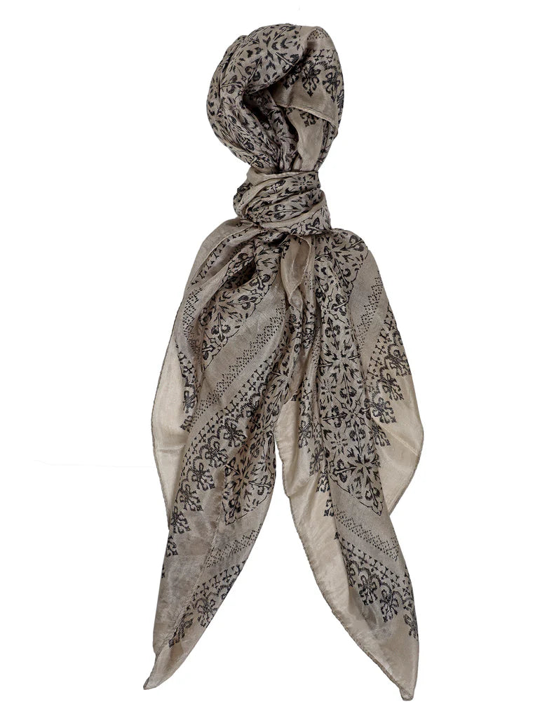 Farmers Market Skriðuból Scarf